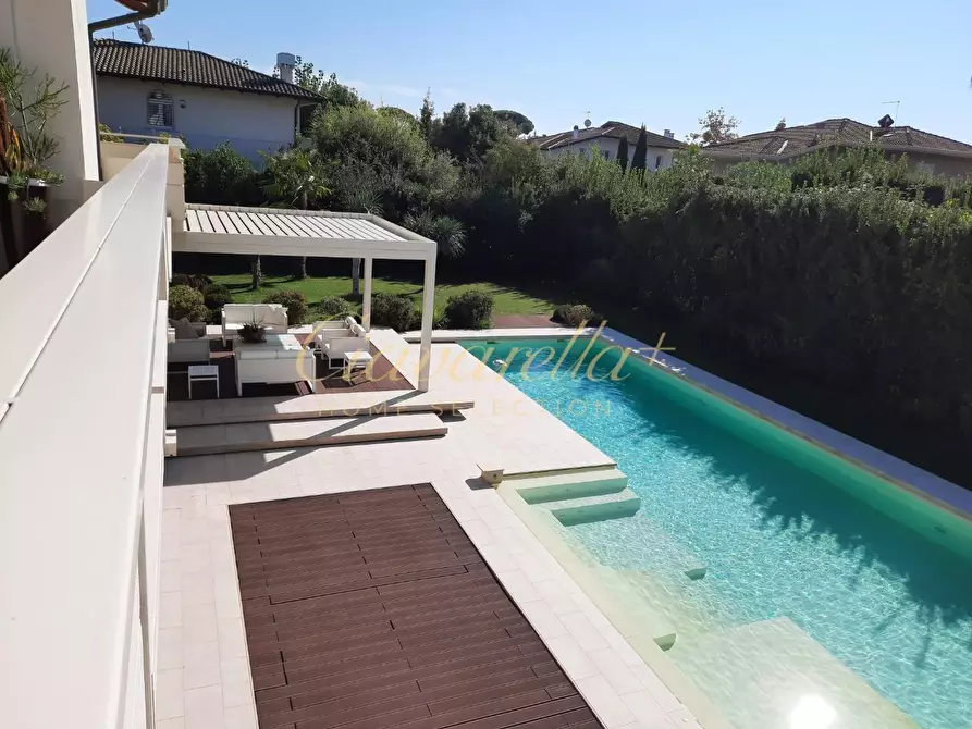 Immagine 9 di Villa in affitto  a Forte Dei Marmi