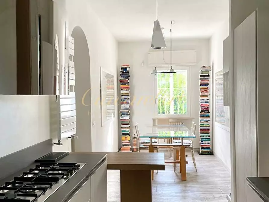 Immagine 5 di Villa in vendita  a Forte Dei Marmi