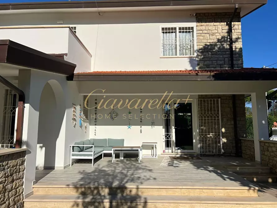 Immagine 14 di Villa in vendita  a Forte Dei Marmi