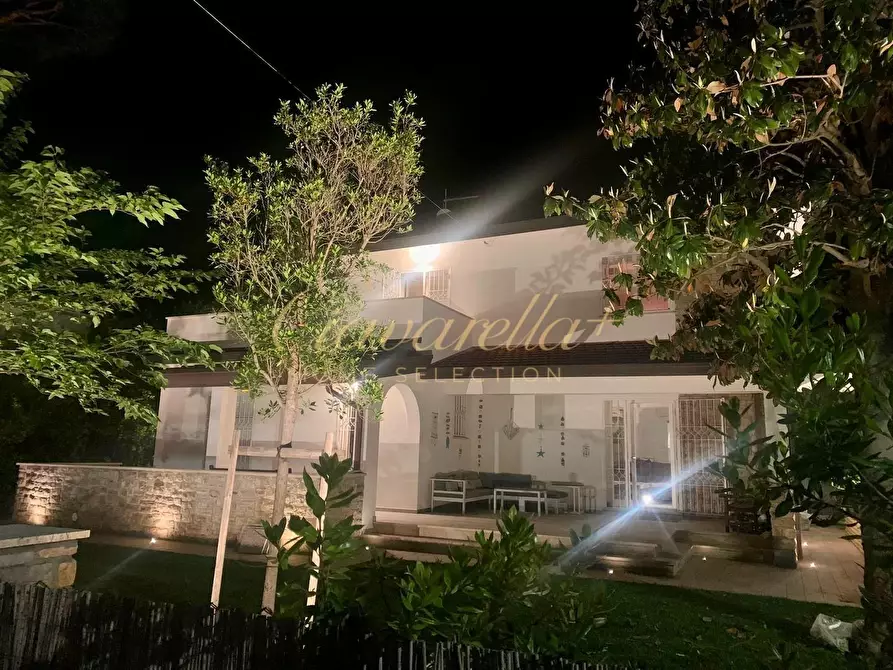 Immagine 9 di Villa in vendita  a Forte Dei Marmi