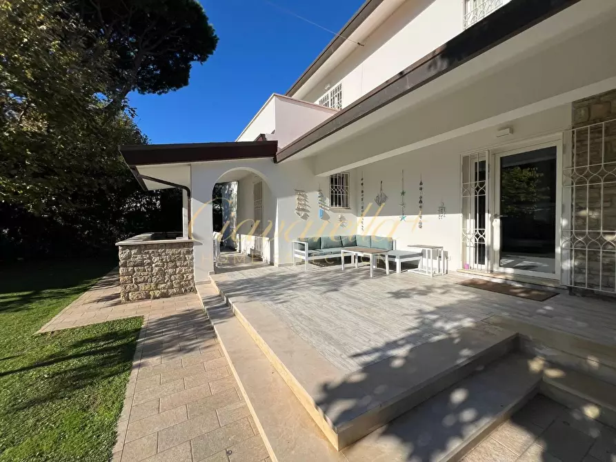 Immagine 16 di Villa in vendita  a Forte Dei Marmi