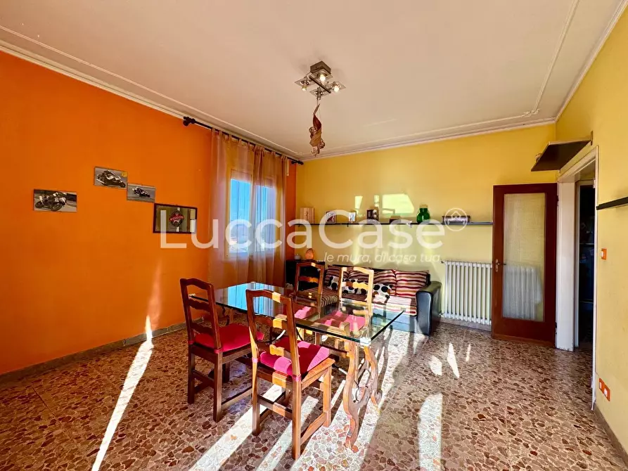 Immagine 4 di Appartamento in vendita  a Lucca