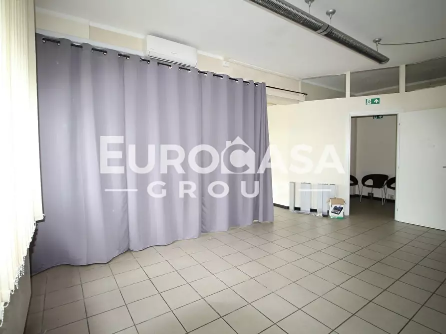 Immagine 3 di Locale commerciale in affitto  a Capannori