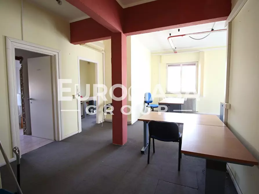 Immagine 4 di Locale commerciale in affitto  a Capannori