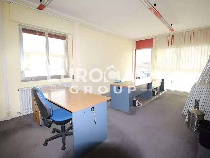 Immagine 7 di Locale commerciale in affitto  a Capannori