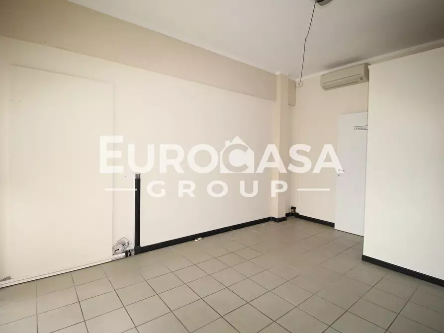 Immagine 23 di Locale commerciale in affitto  a Capannori