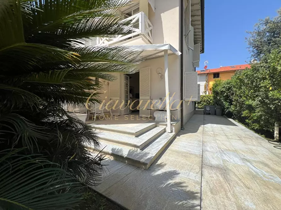 Immagine 6 di Casa semindipendente in vendita  a Forte Dei Marmi