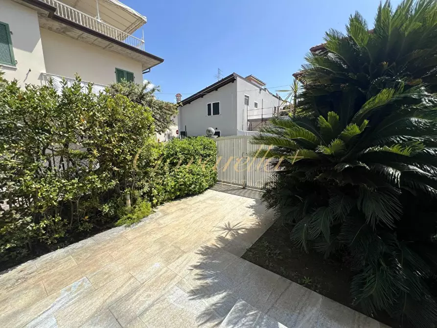 Immagine 2 di Casa semindipendente in vendita  a Forte Dei Marmi