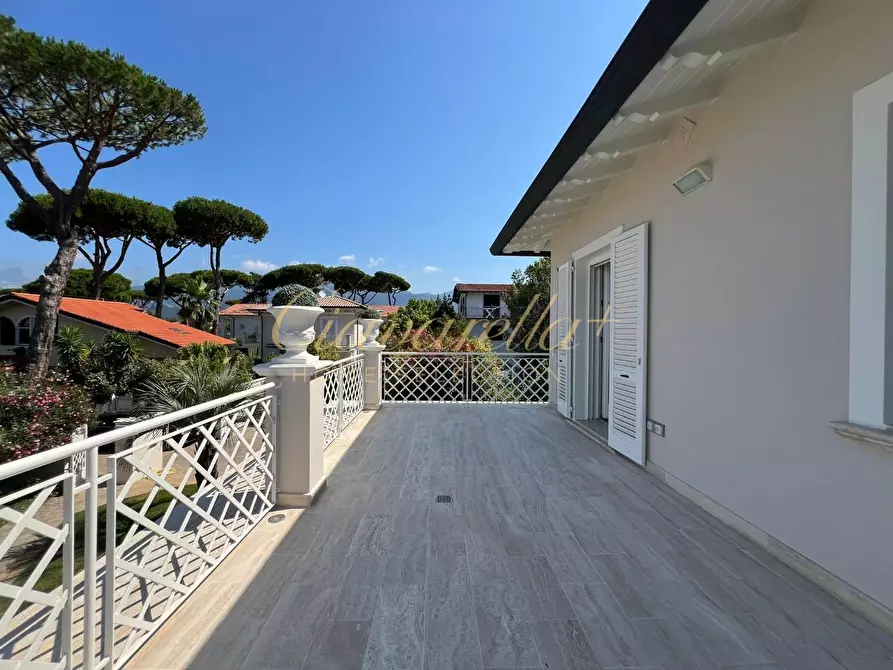 Immagine 26 di Villa in affitto  a Forte Dei Marmi