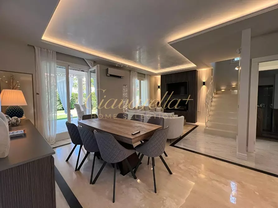 Immagine 11 di Villa in affitto  a Forte Dei Marmi