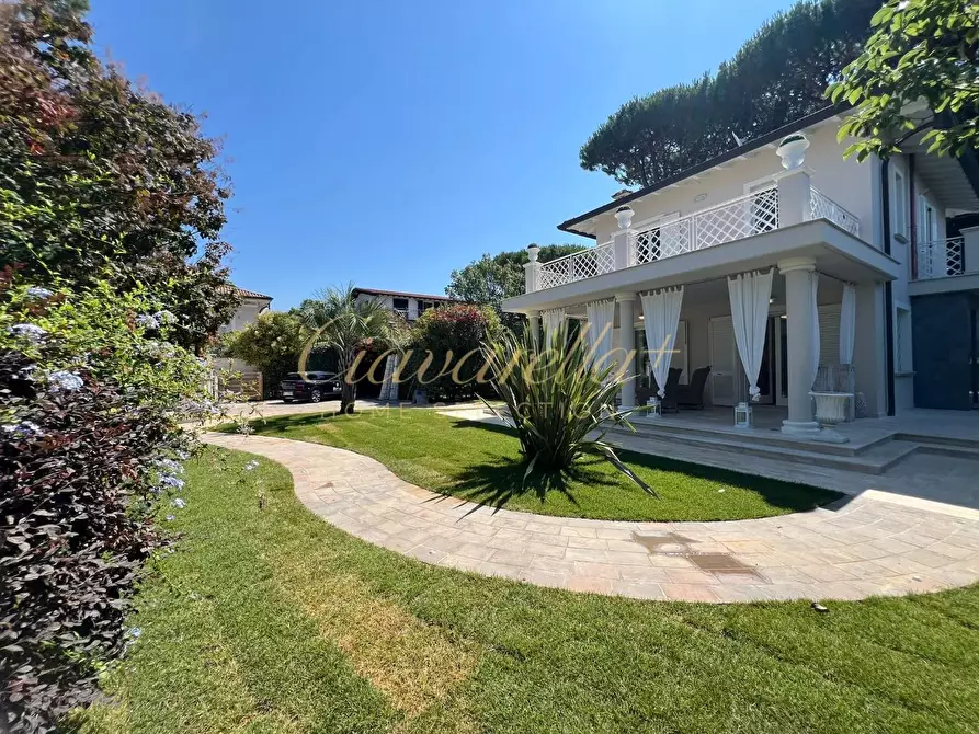 Immagine 36 di Villa in affitto  a Forte Dei Marmi