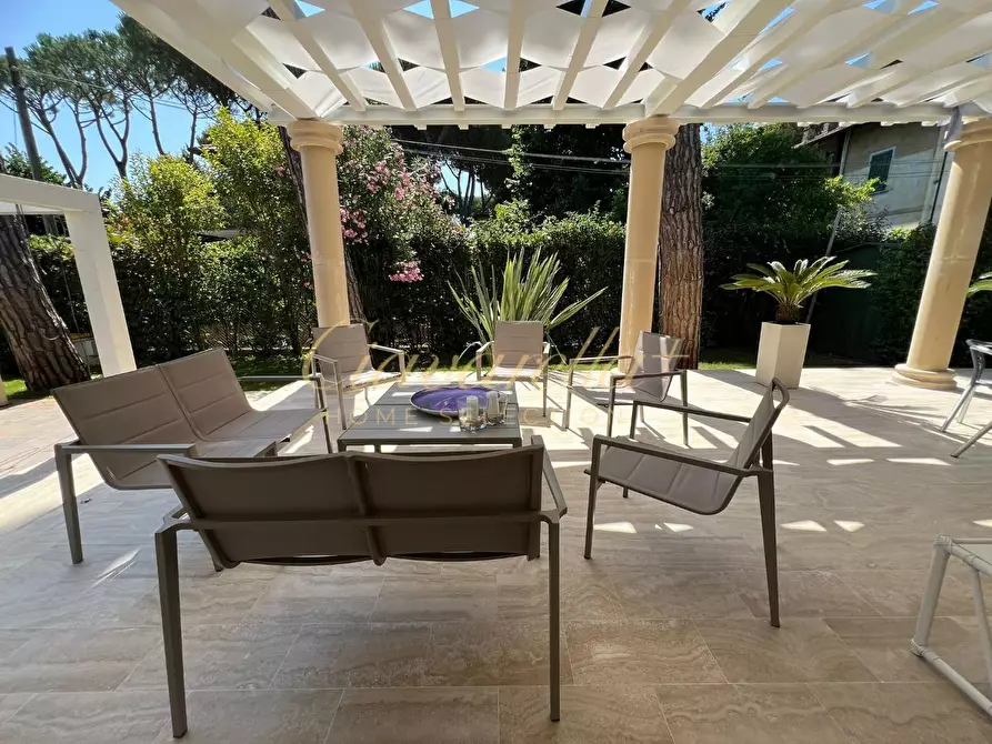 Immagine 33 di Villa in affitto  a Forte Dei Marmi