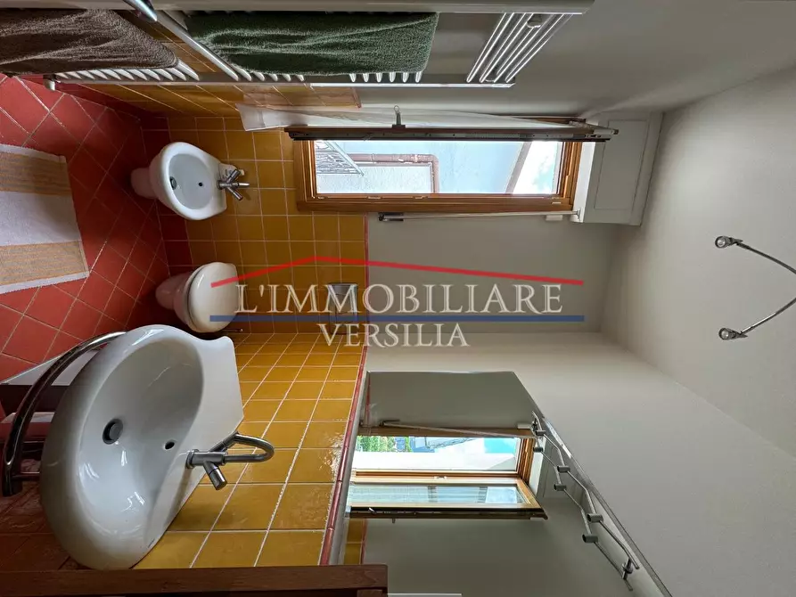 Immagine 11 di Villetta a schiera in vendita  a Montignoso