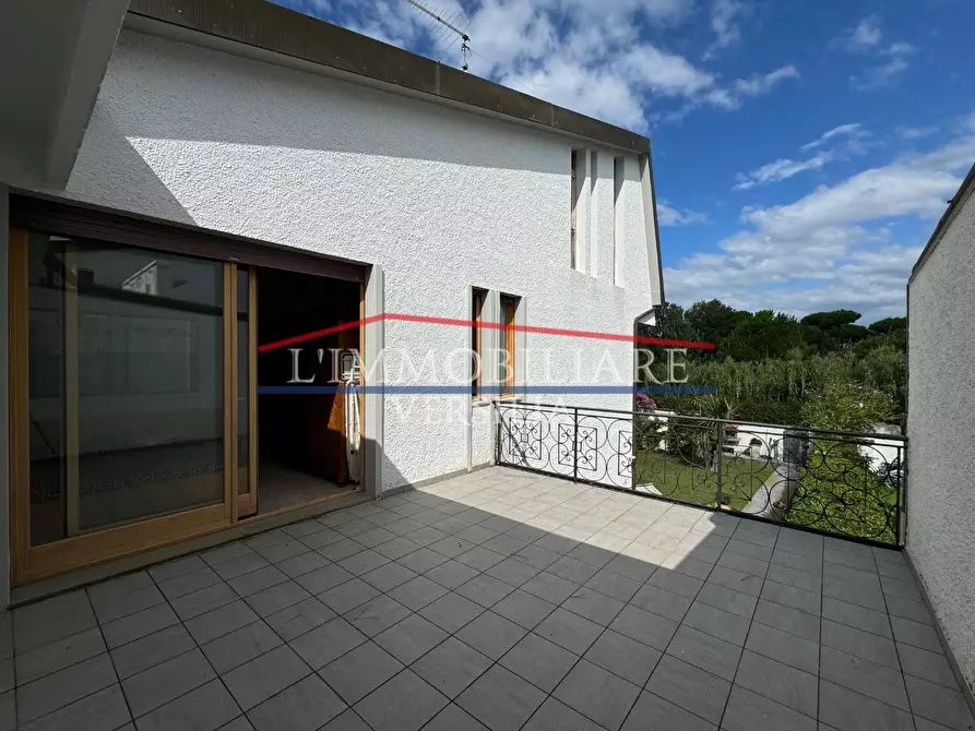 Immagine 9 di Villetta a schiera in vendita  a Montignoso