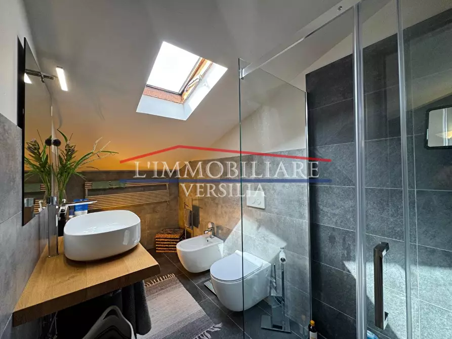 Immagine 19 di Villetta a schiera in vendita  a Montignoso