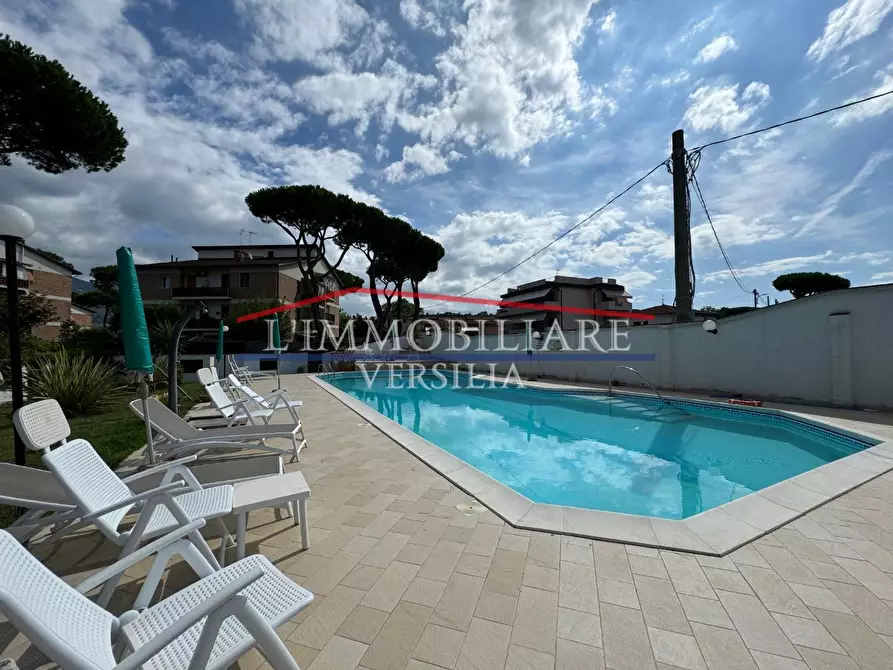 Immagine 24 di Villetta a schiera in vendita  a Montignoso