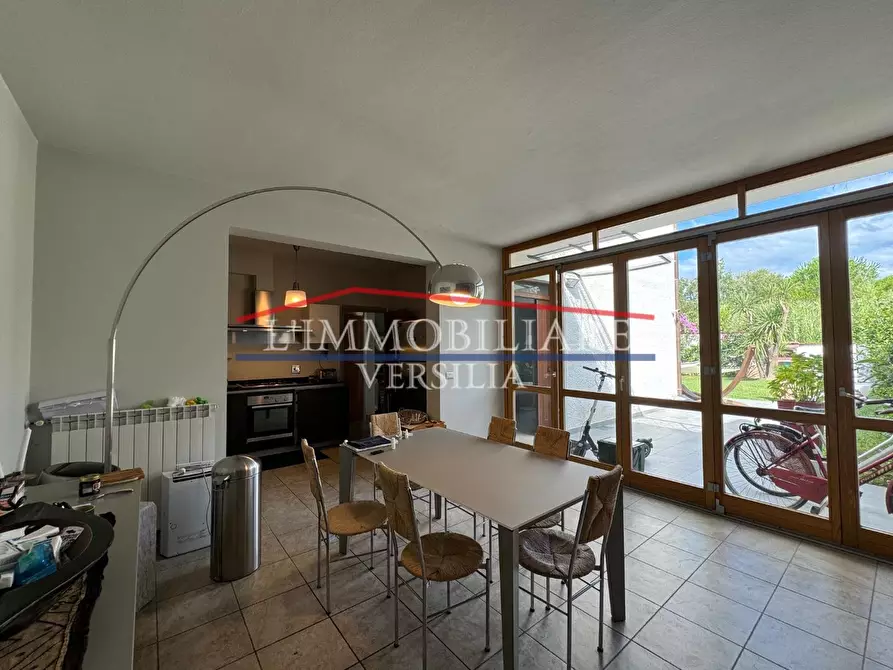 Immagine 5 di Villetta a schiera in vendita  a Montignoso