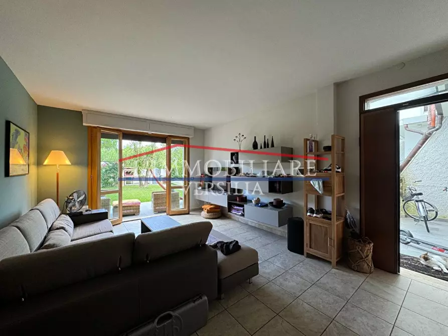 Immagine 3 di Villetta a schiera in vendita  a Montignoso