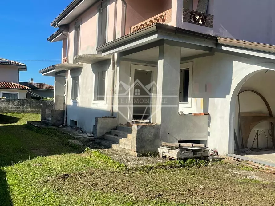 Immagine 2 di Casa bifamiliare in vendita  a Camaiore