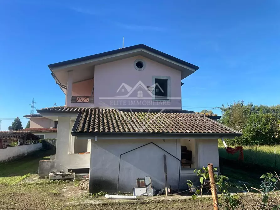 Immagine 5 di Casa bifamiliare in vendita  a Camaiore