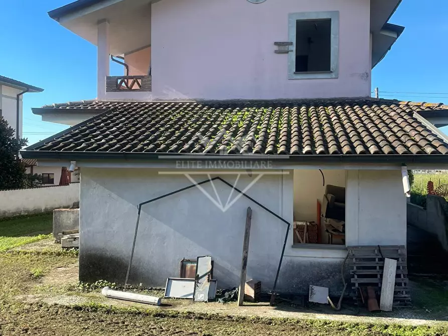 Immagine 6 di Casa bifamiliare in vendita  a Camaiore
