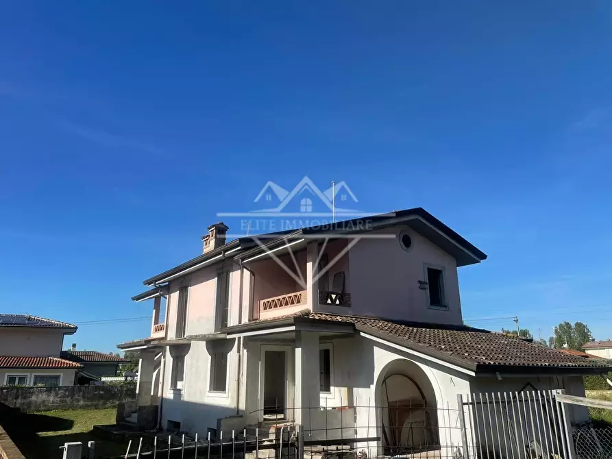 Immagine 3 di Casa bifamiliare in vendita  a Camaiore