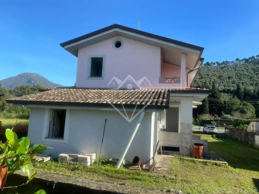 Immagine 7 di Casa bifamiliare in vendita  a Camaiore