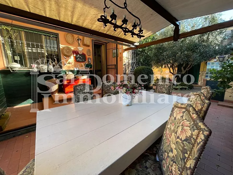 Immagine 4 di Villa in vendita  a Cascina