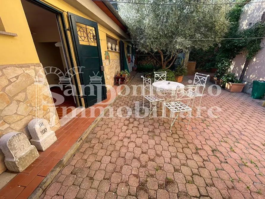 Immagine 12 di Villa in vendita  a Cascina