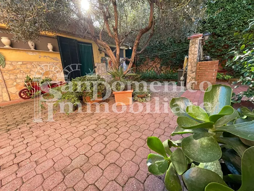 Immagine 11 di Villa in vendita  a Cascina