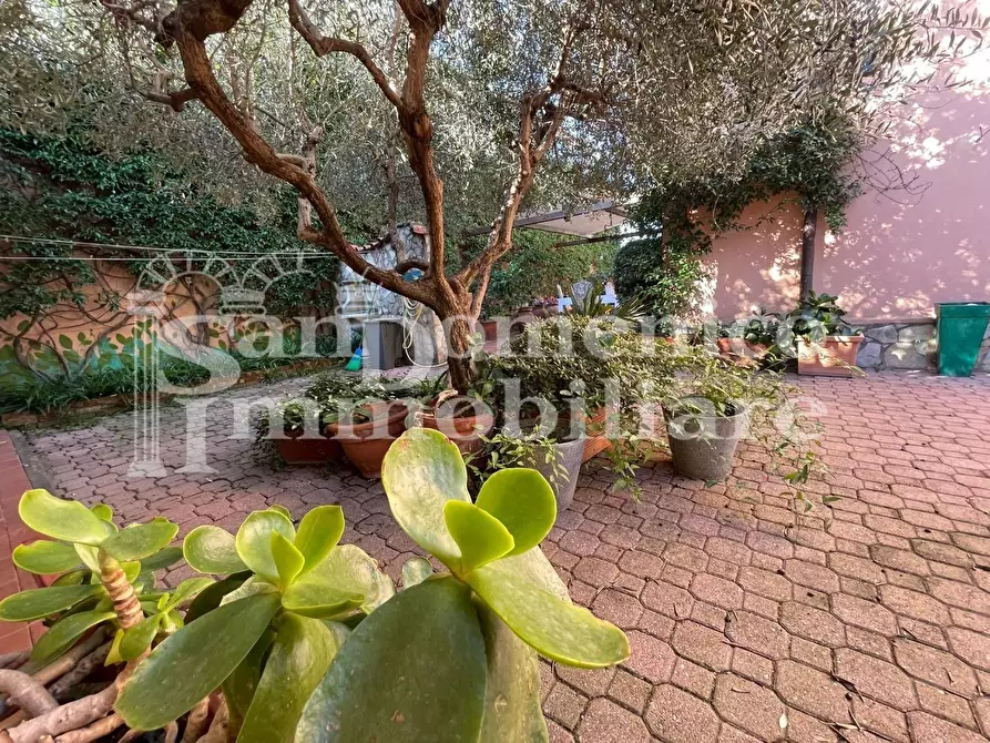 Immagine 13 di Villa in vendita  a Cascina