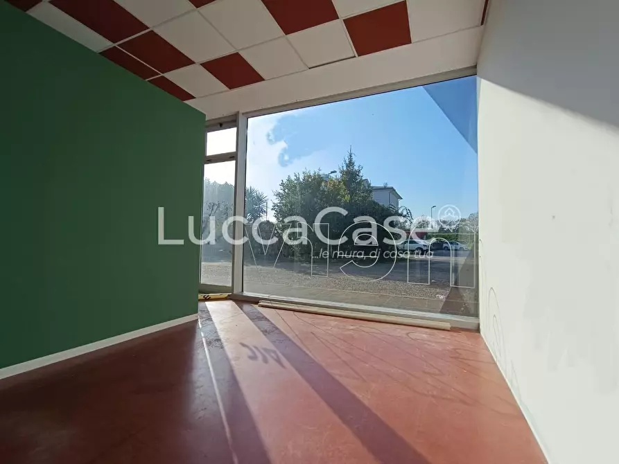 Immagine 9 di Laboratorio in affitto  a Lucca