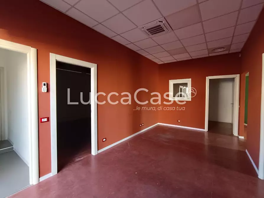 Immagine 3 di Laboratorio in affitto  a Lucca