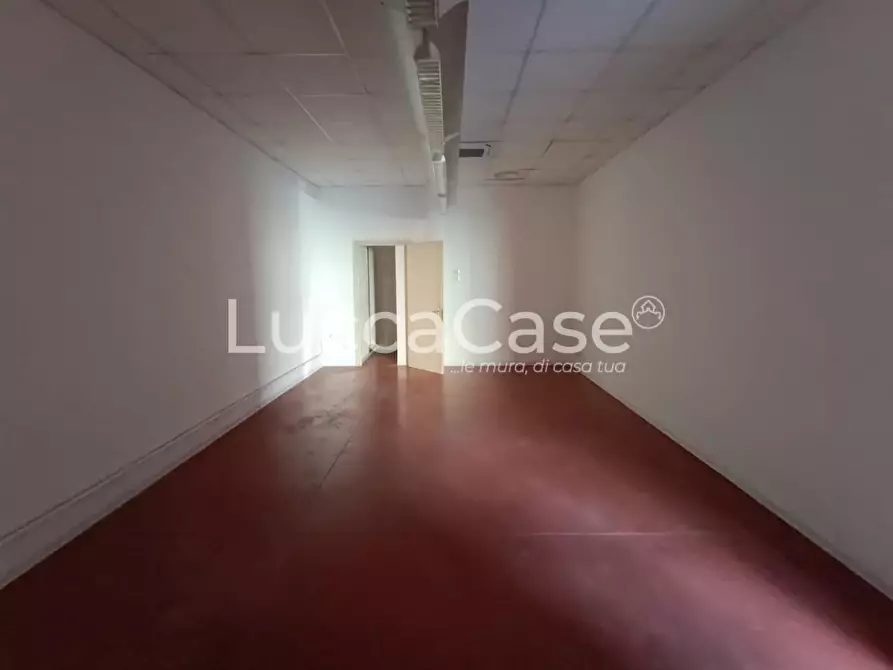 Immagine 14 di Laboratorio in affitto  a Lucca