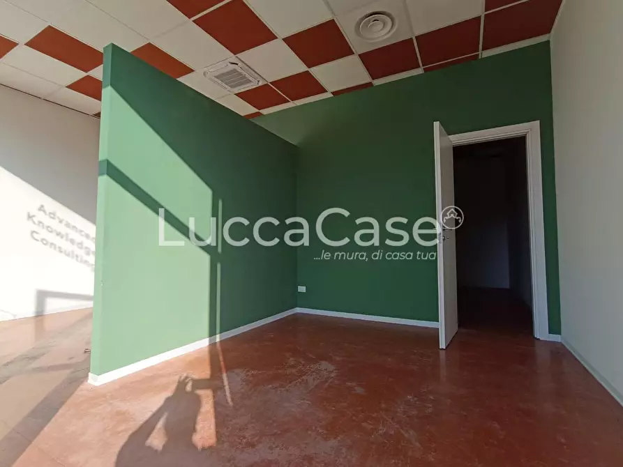 Immagine 4 di Laboratorio in affitto  a Lucca