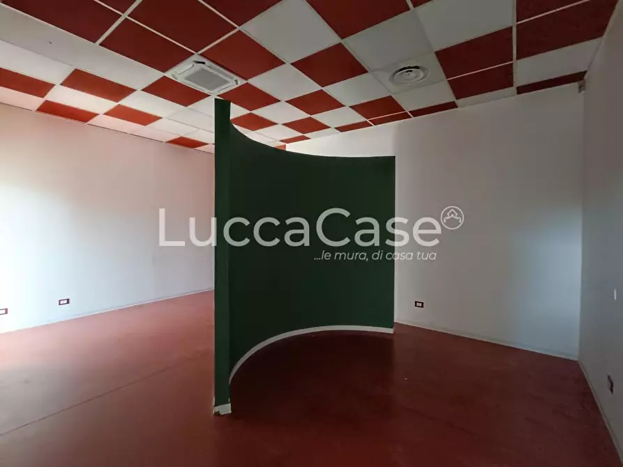 Immagine 7 di Laboratorio in affitto  a Lucca