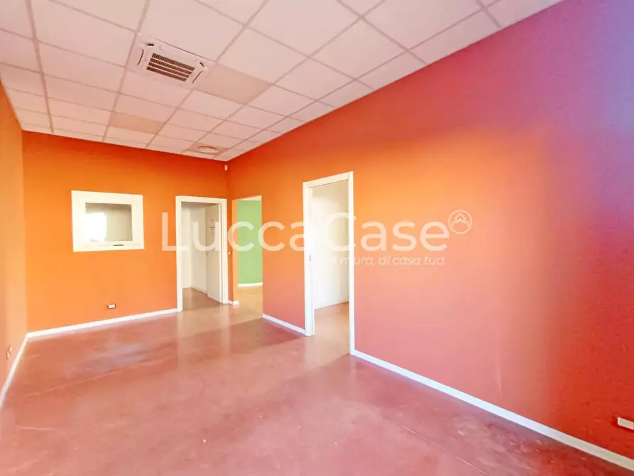 Immagine 1 di Laboratorio in affitto  a Lucca