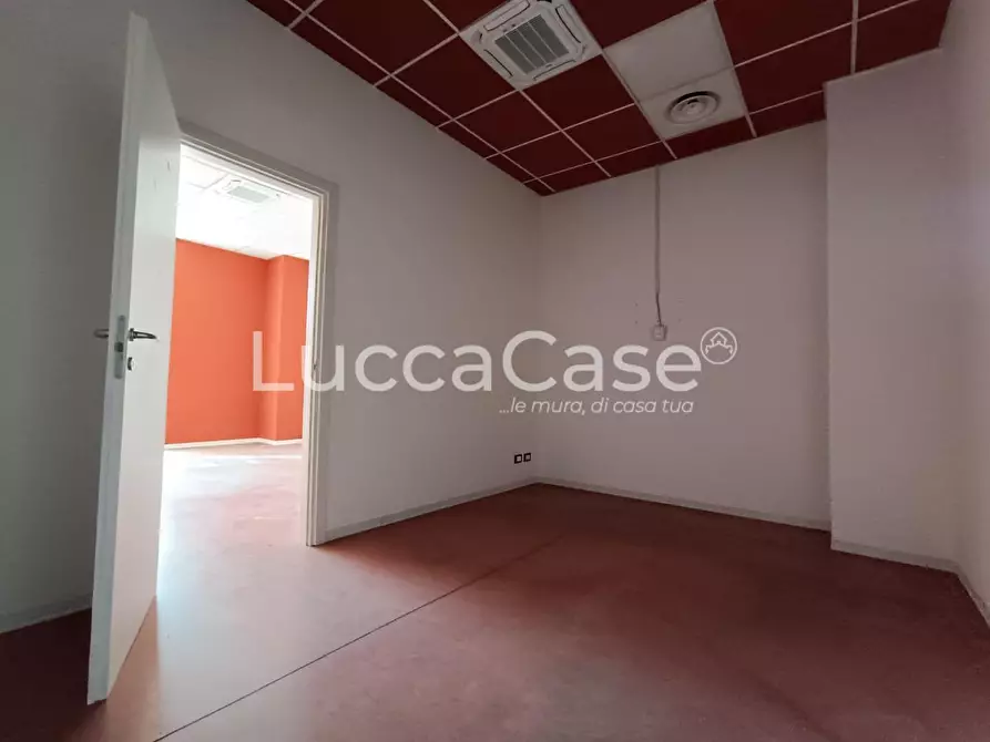 Immagine 13 di Laboratorio in affitto  a Lucca