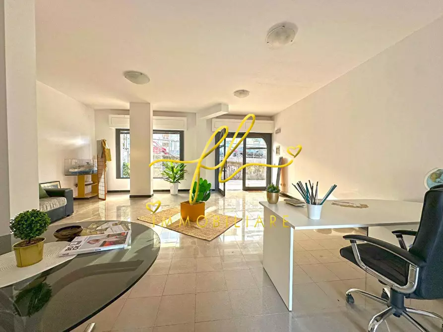 Immagine 5 di Locale commerciale in vendita  a Cecina