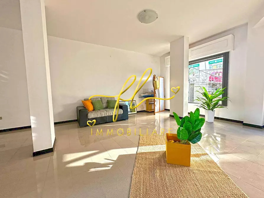 Immagine 3 di Locale commerciale in vendita  a Cecina