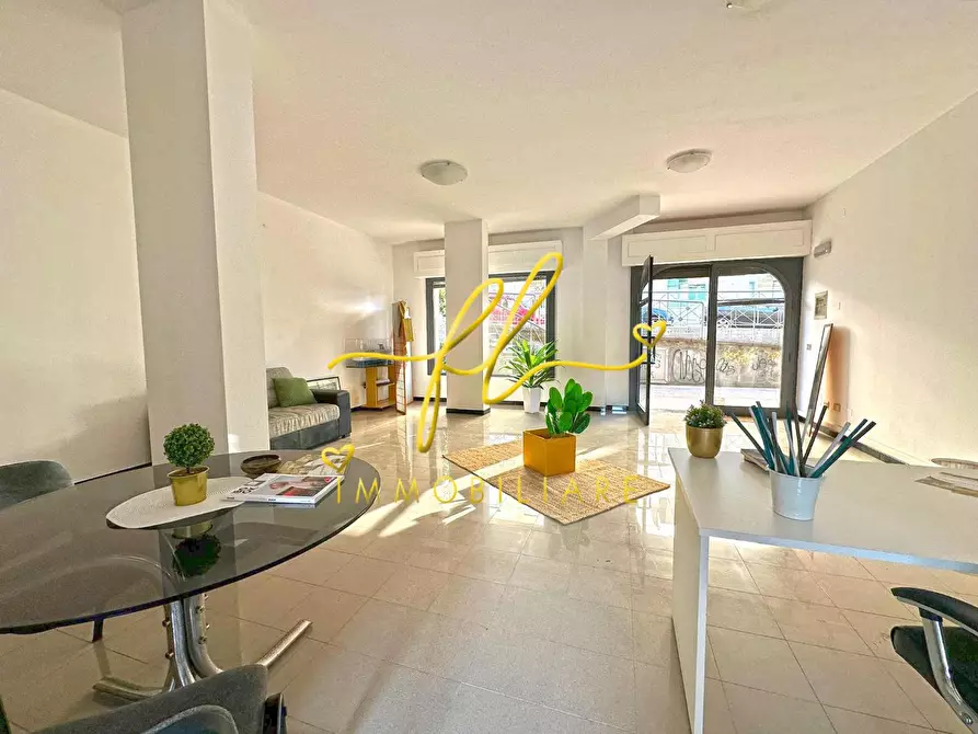 Immagine 6 di Locale commerciale in vendita  a Cecina