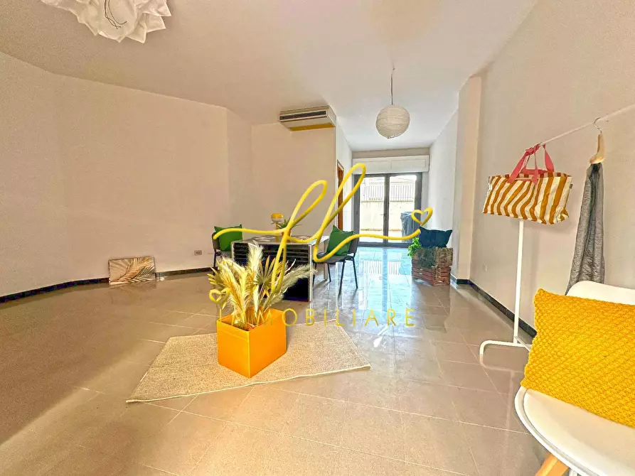 Immagine 3 di Locale commerciale in vendita  a Cecina