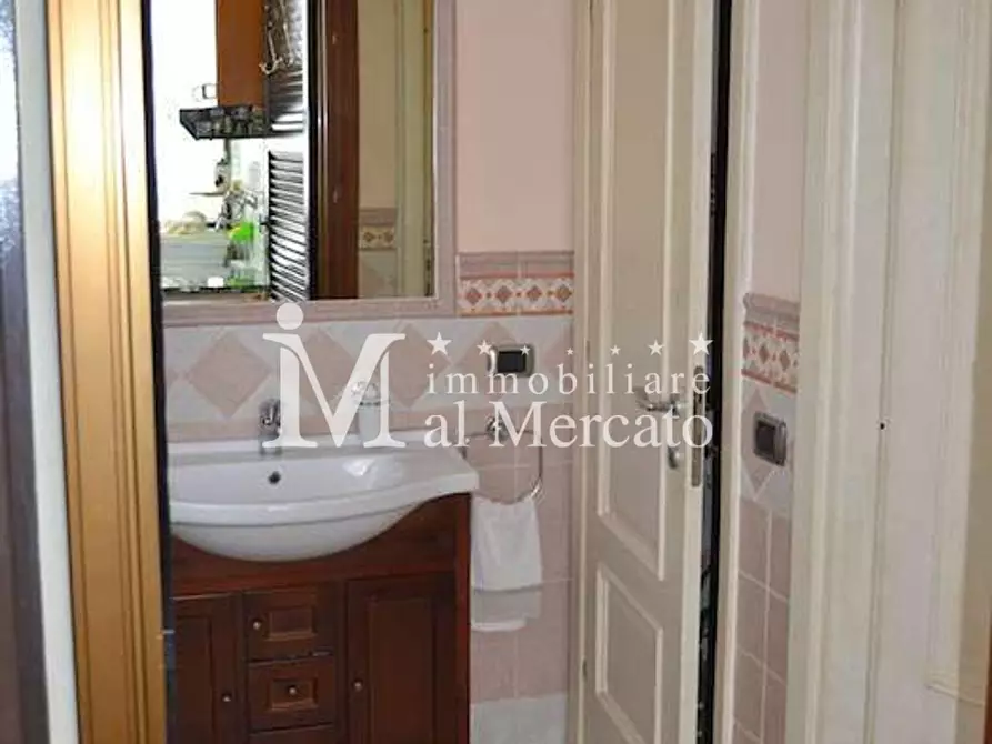 Immagine 11 di Villa in vendita  a Viareggio