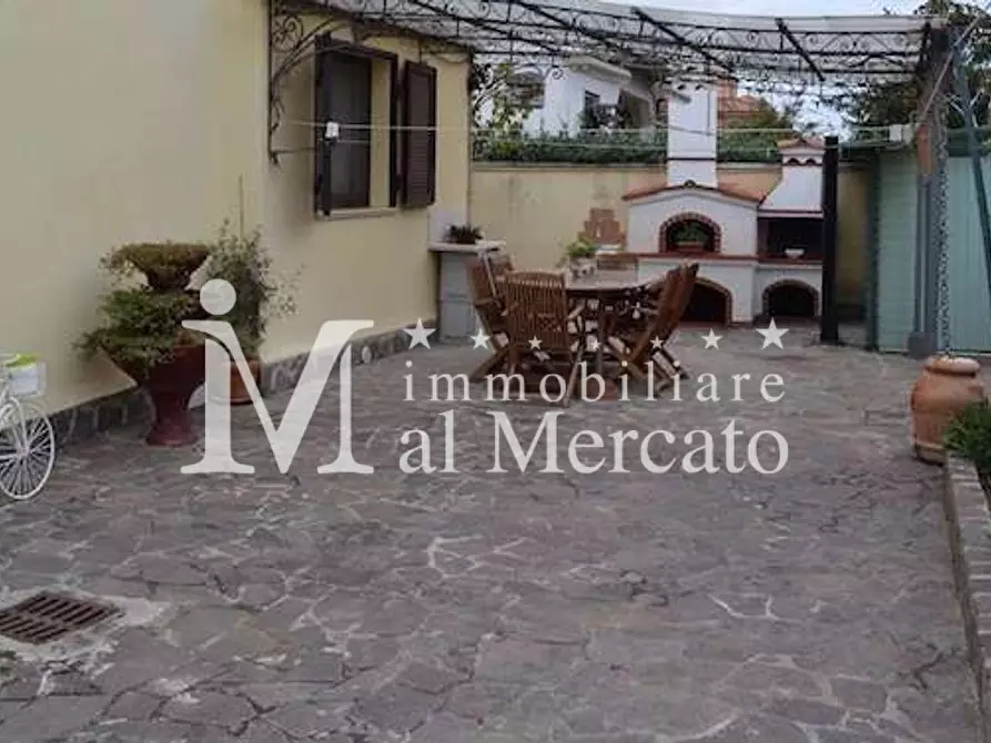 Immagine 9 di Villa in vendita  a Viareggio