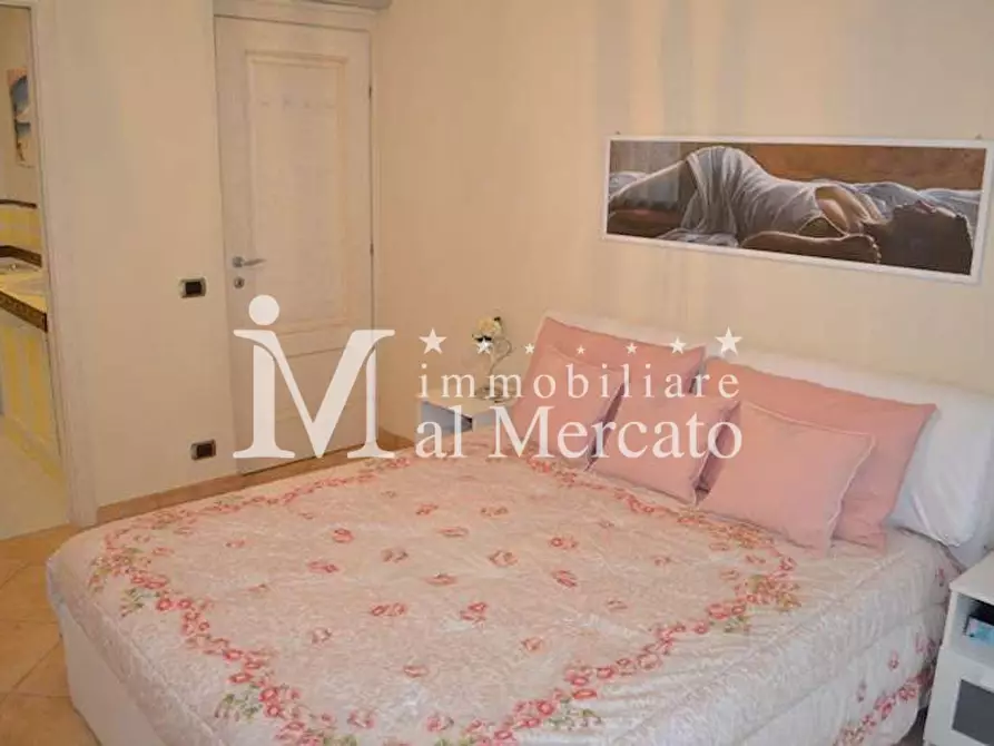 Immagine 10 di Villa in vendita  a Viareggio