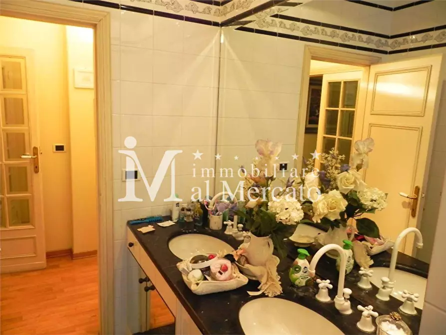 Immagine 15 di Villa in vendita  a Viareggio