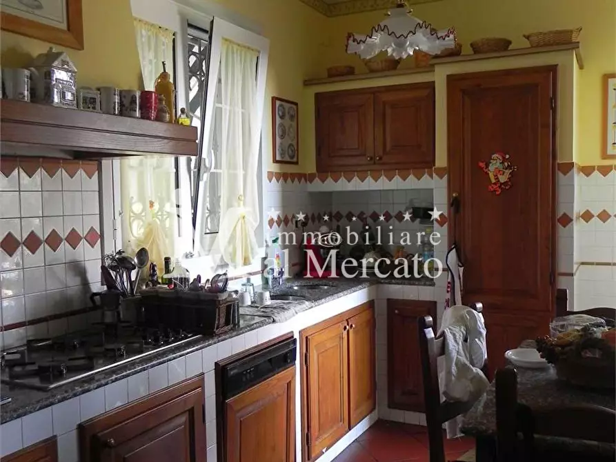 Immagine 12 di Villa in vendita  a Viareggio