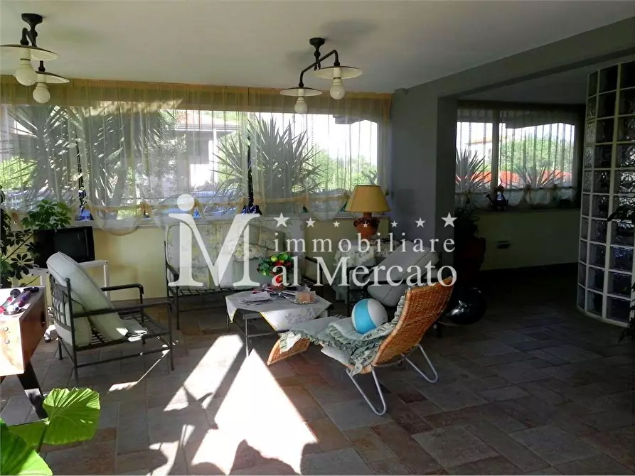 Immagine 6 di Villa in vendita  a Viareggio