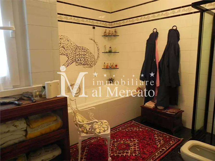 Immagine 16 di Villa in vendita  a Viareggio