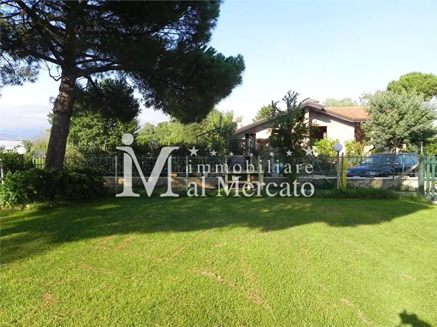 Immagine 27 di Villa in vendita  a Viareggio